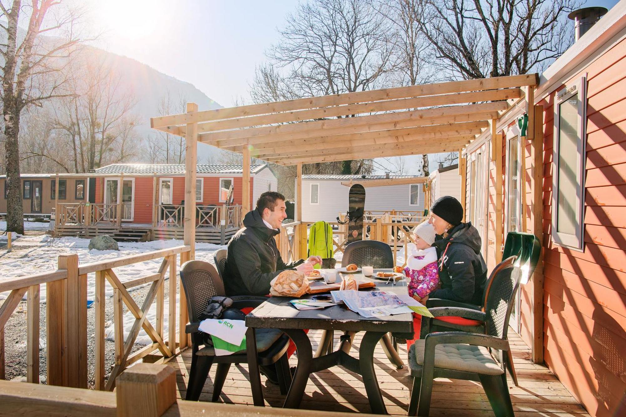 Camping Rcn Belledonne Le Bourg-dʼOisans Exteriér fotografie