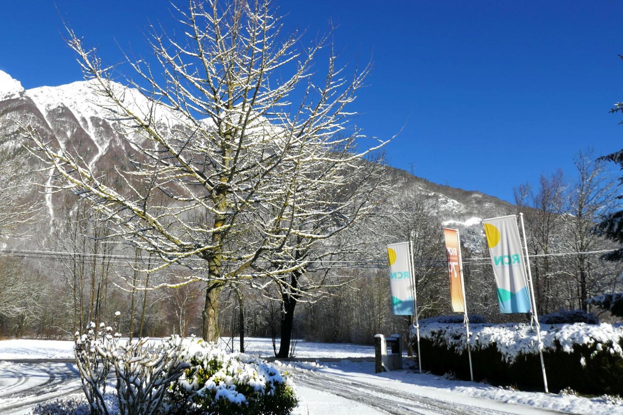 Camping Rcn Belledonne Le Bourg-dʼOisans Exteriér fotografie