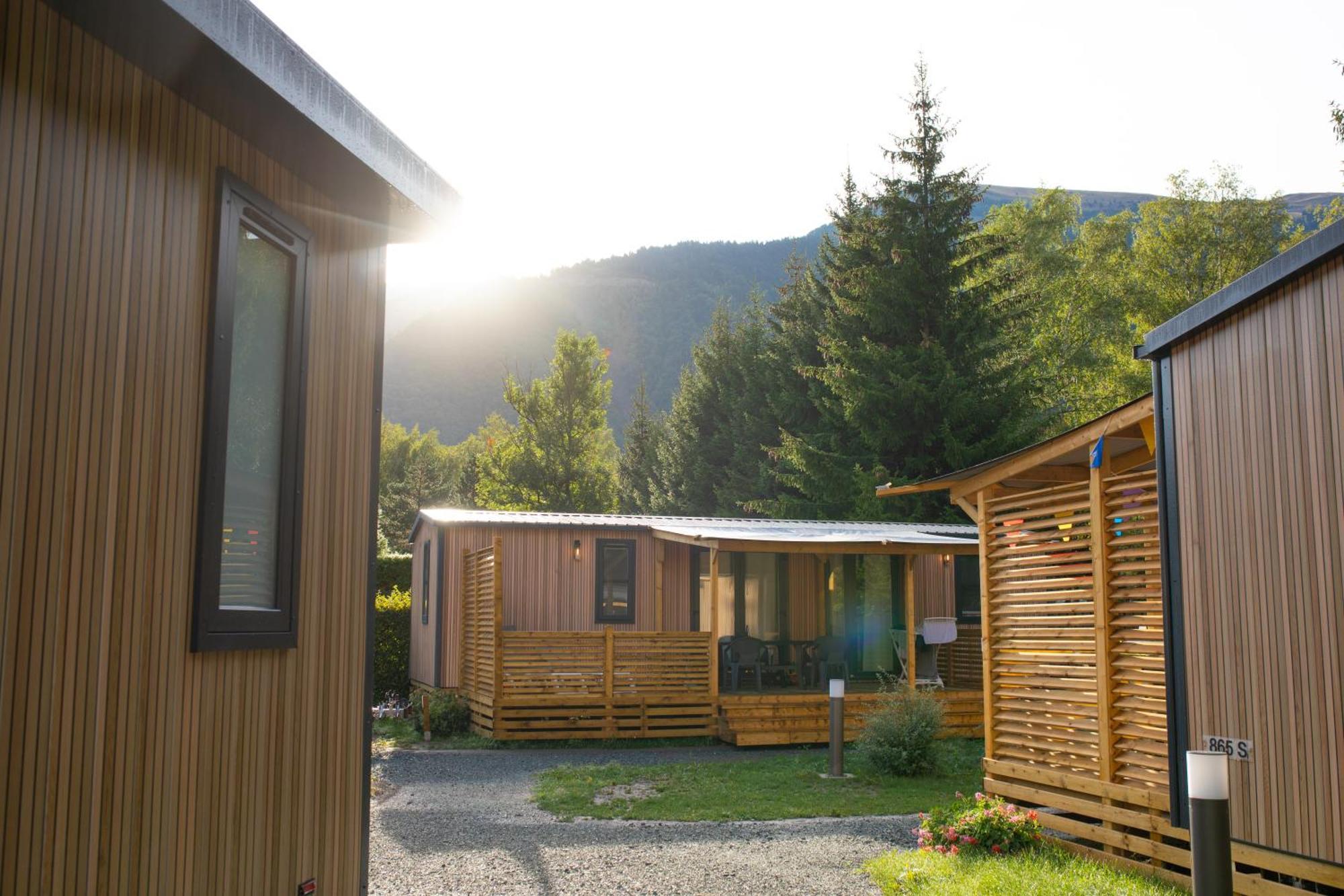 Camping Rcn Belledonne Le Bourg-dʼOisans Exteriér fotografie