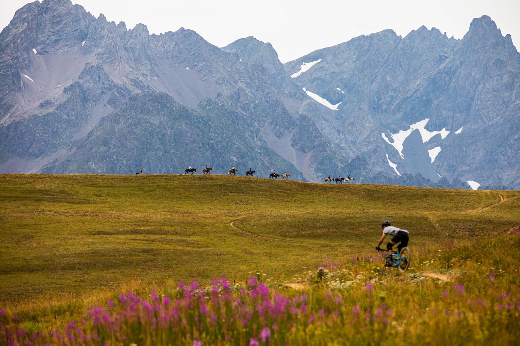 Camping Rcn Belledonne Le Bourg-dʼOisans Exteriér fotografie